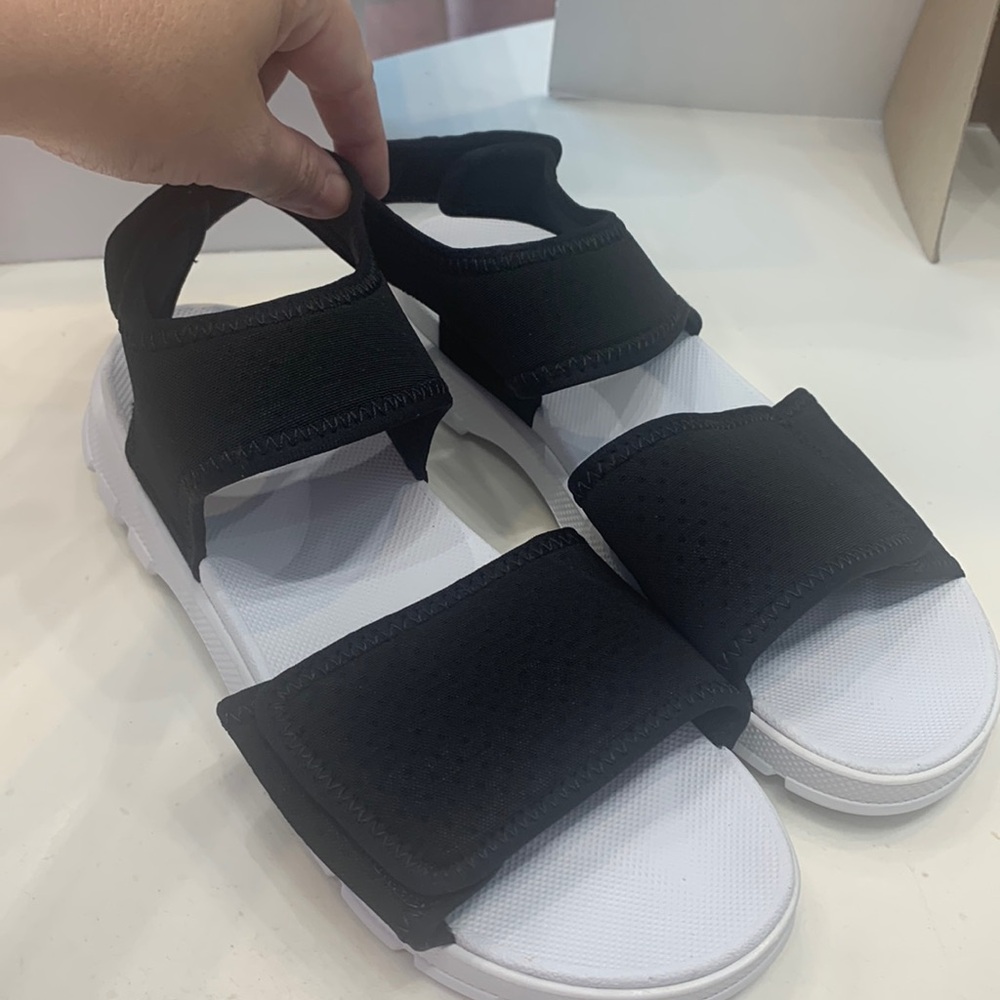 Hunter sandals